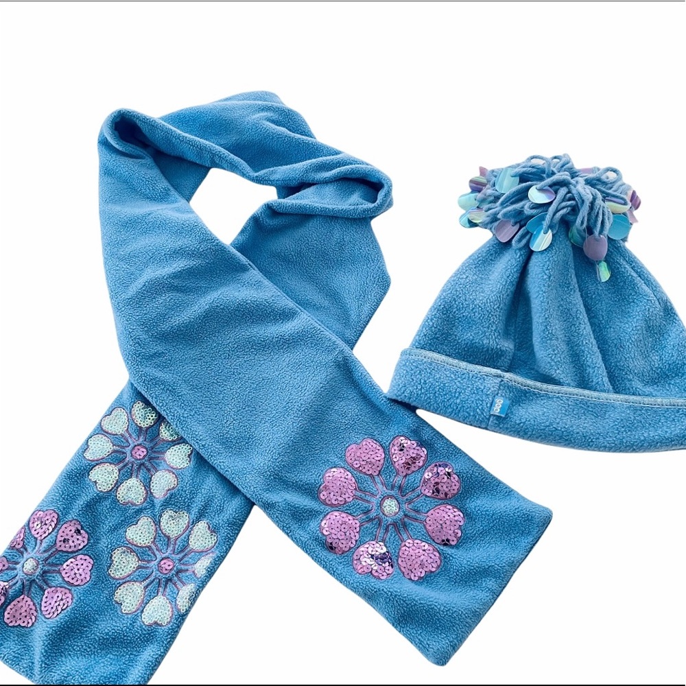 Gap scarf and hat  Good  Condition